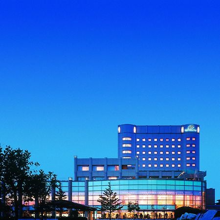 Hotel Port Plaza Chiba Exterior photo The hotel at night