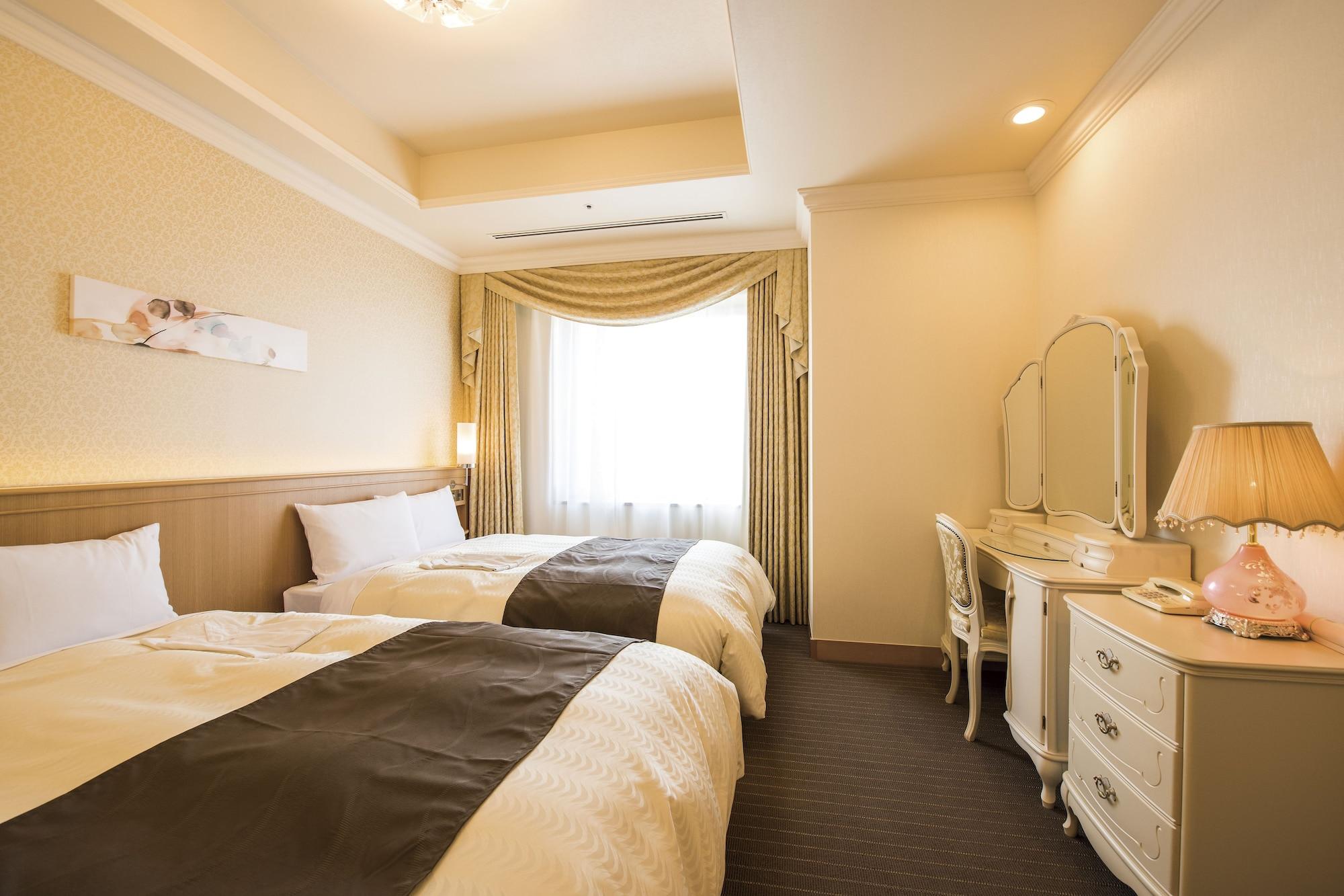 Hotel Port Plaza Chiba Exterior photo A room at the hotel