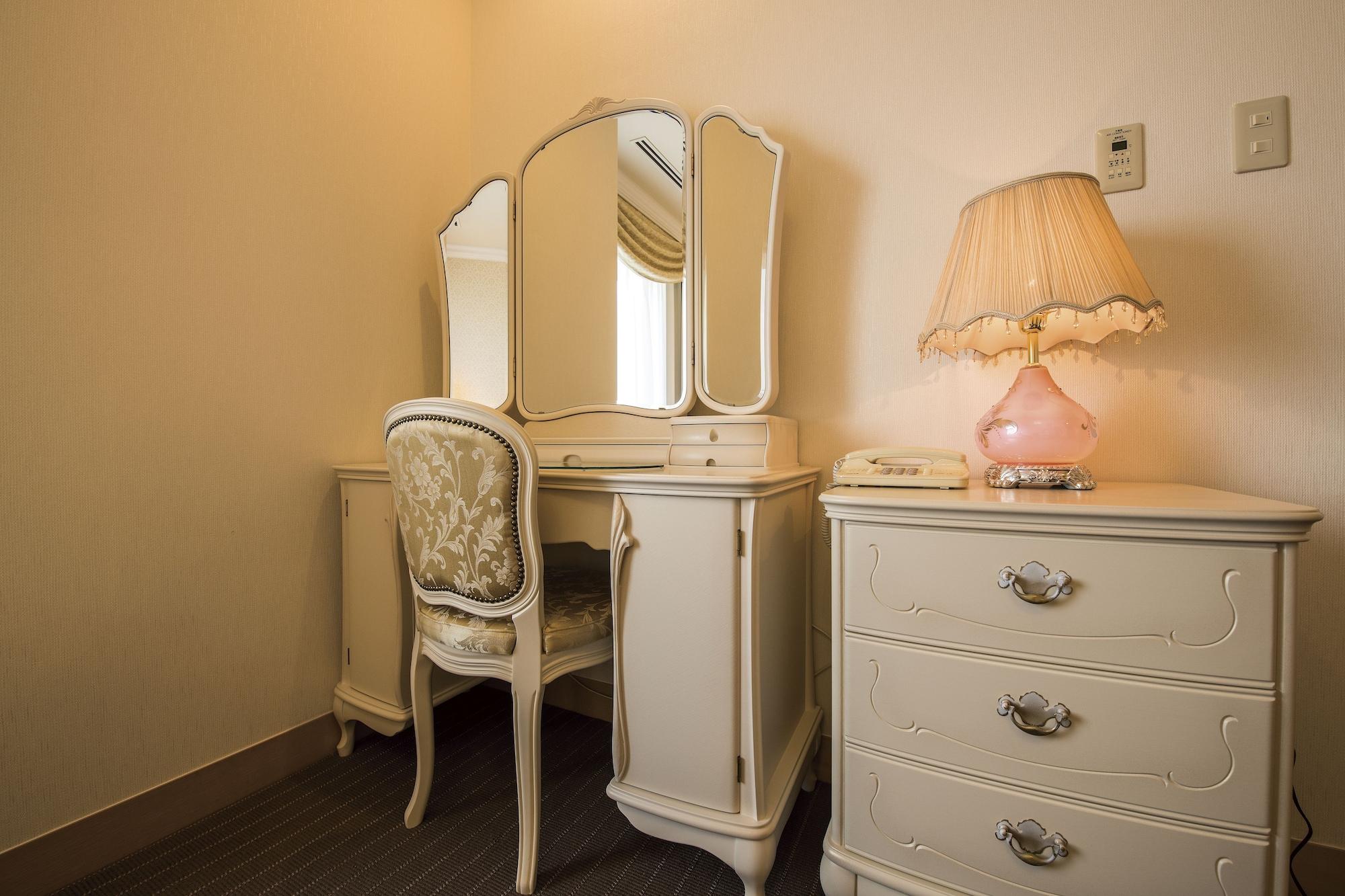 Hotel Port Plaza Chiba Exterior photo A dressing table