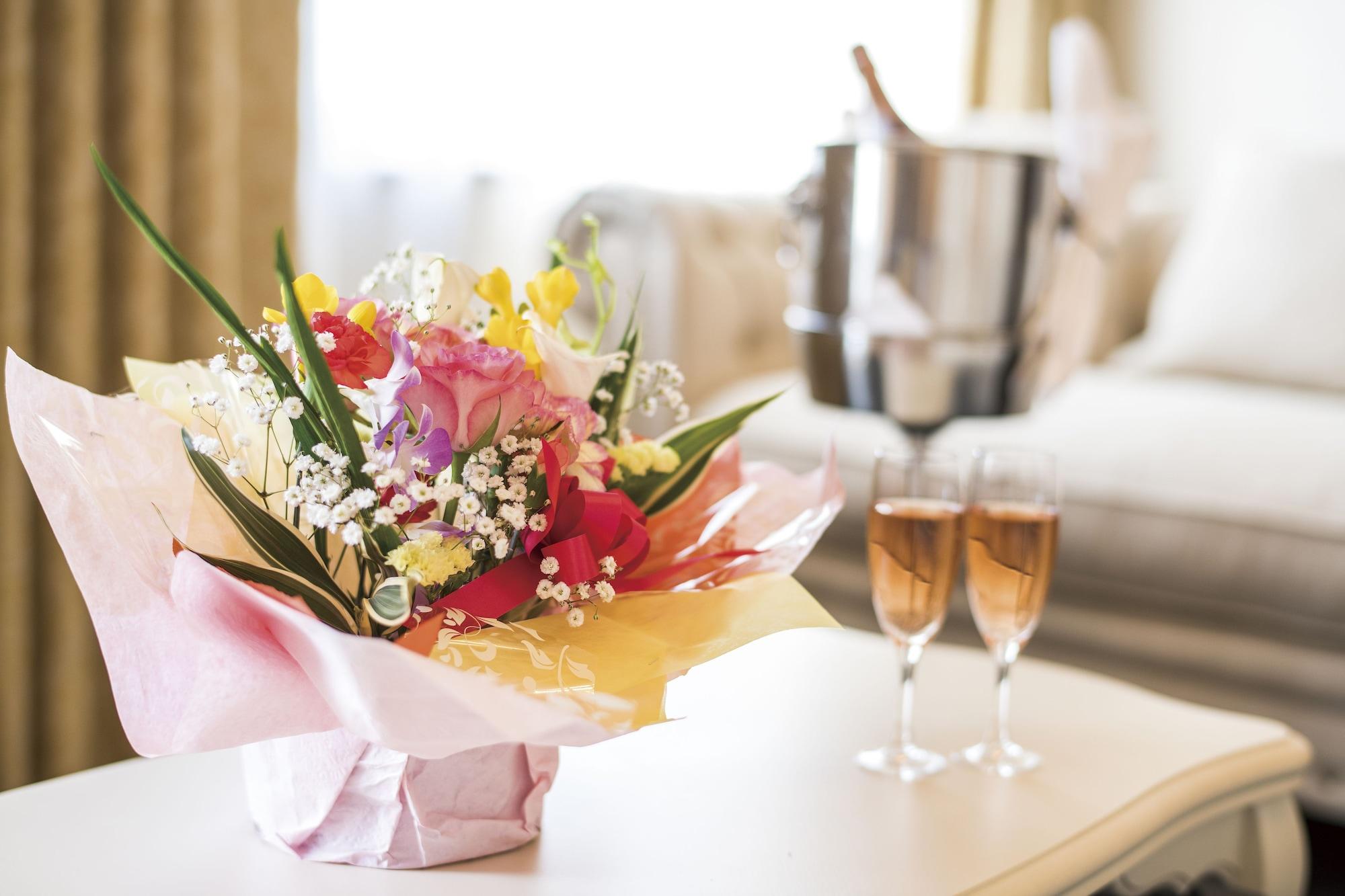 Hotel Port Plaza Chiba Exterior photo A bouquet of flowers