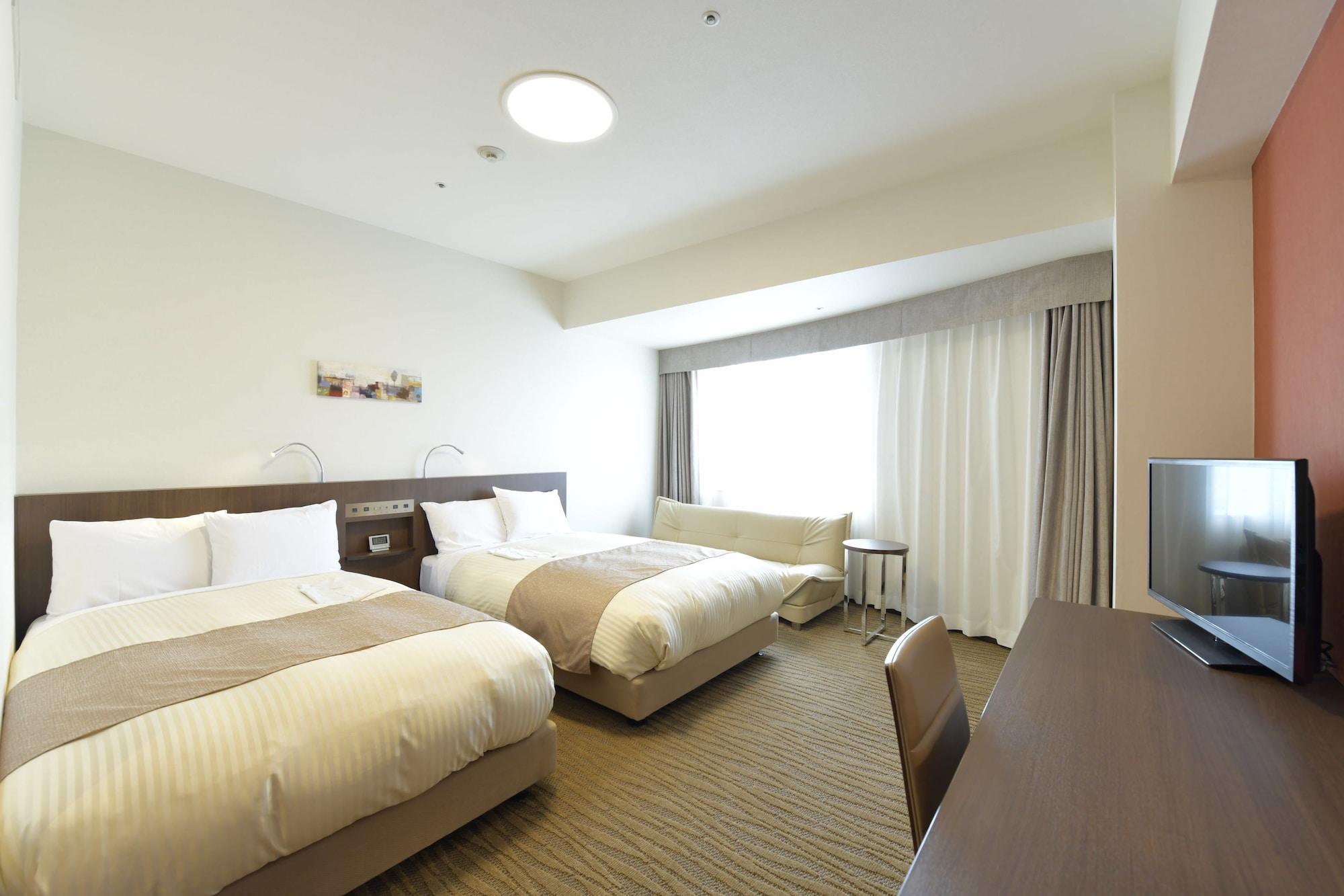 Hotel Port Plaza Chiba Exterior photo A room at the hotel