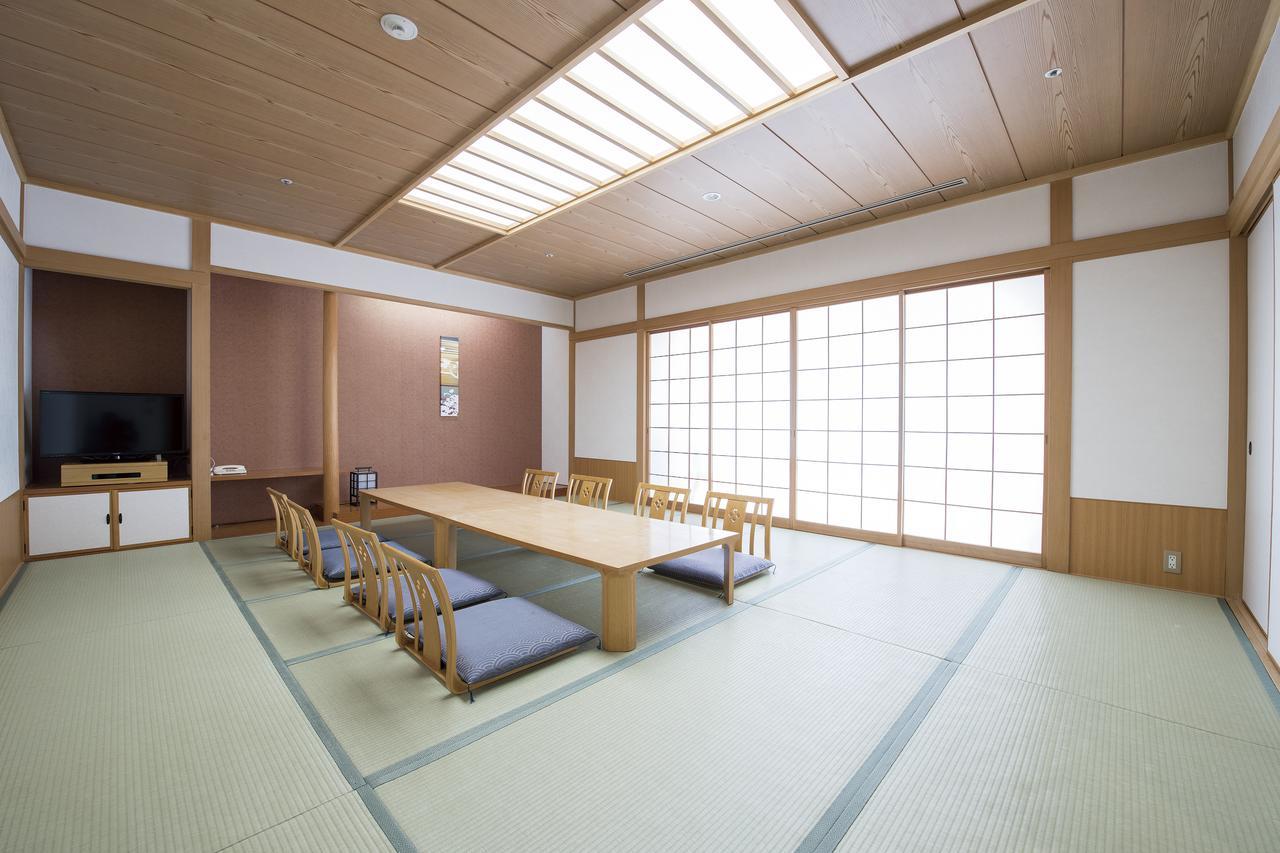 Hotel Port Plaza Chiba Exterior photo A traditional Japanese room