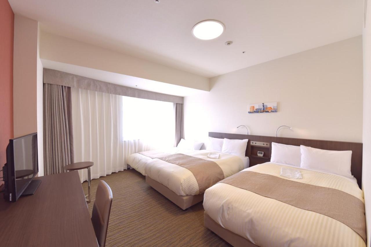 Hotel Port Plaza Chiba Exterior photo A typical room at a business hotel in Japan