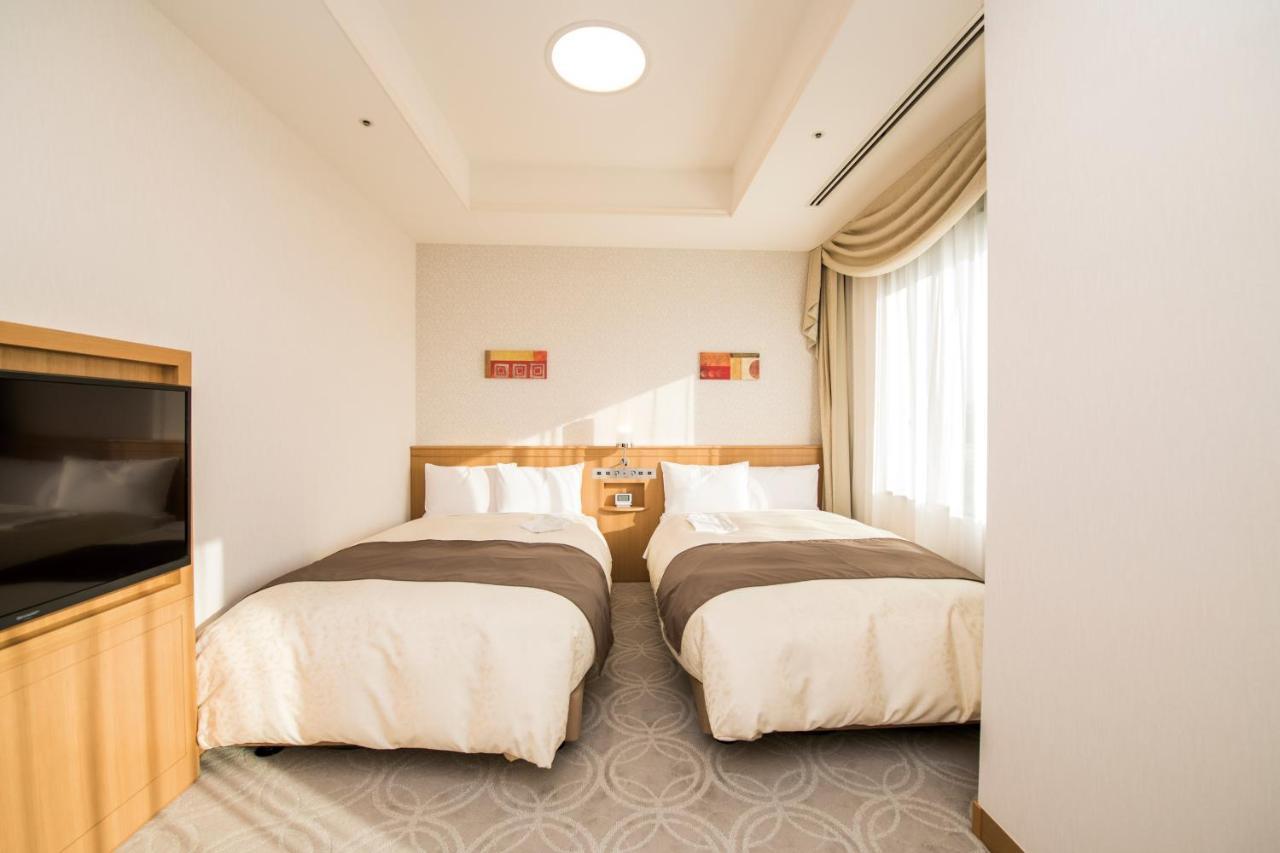 Hotel Port Plaza Chiba Exterior photo A room at the hotel